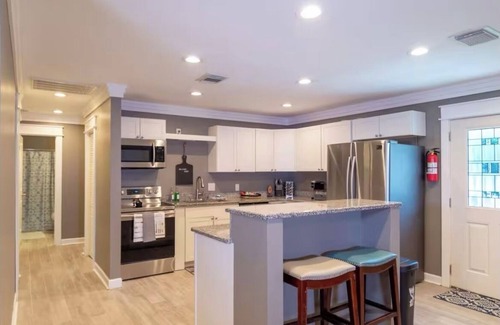 Highland City Apartment | 3-bedroom Poolside Getaway