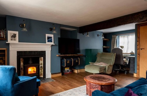 Heathfield Cottage | 3 bedroom Quirky Luxurious Cottage With Hot Tub