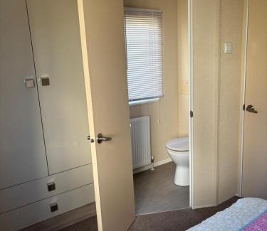 Exmouth Apartment | 3 Bedroom, Sleep 6, Wi-Fi, Decking, Sea-View, Parking