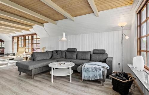 Hvalpsund House | 3 Bedroom Stunning Home In Farsø