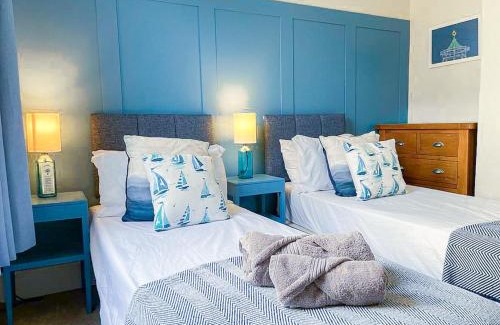 Portsmouth House | 3-Bedroom Stylish & Spacious Townhouse, Perfect for Groups and Family, Sleeps 6 with Free On-Street Parking Permit, Southsea - WORK CONTRACTORS OFFER AVAILABLE! - by Blue Puffin Stays