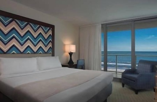 Marco Island Hotel | 3 Bedroom Suite Crystal Shores Beachfront Resort
