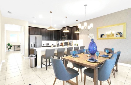 Four Corners House | 3-bedroom townhome in championship gates resort with WiFi, fitness room, AC