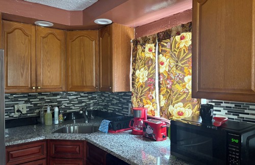 Northeast Philadelphia House | 3-bedroom townhome in marvelous Philadelphia with WiFi, AC! 12 mi to downtown