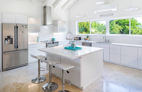 Long Bay House | 3 Bedroom Villa Close to Long Bay Beach - Hampshire House