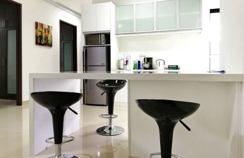 Shah Alam Condo | 3 Bedrooms Apartment Near i-City Free Wifi Aisaac Guesthouse