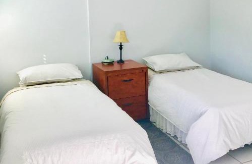 Bay Park House | 3 Bedrooms Guest House, Pacific Beach, Sea World, Downtown,& 3 bus lines-3
