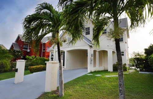 Ragged Point Villa | 3 bedrooms luxurious pool house centrally located close to everything