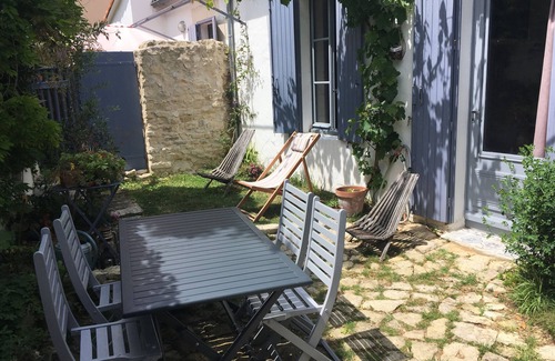 La Rochelle House | 3 bedrooms, terrace, near beach, parks and center La Rochelle