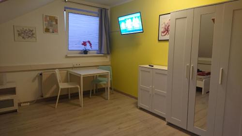 Oberlungwitz House | 3-Bettzimmer mit Gemeinschaftsküche und je 2 Duschräumen und 2 Toiletten