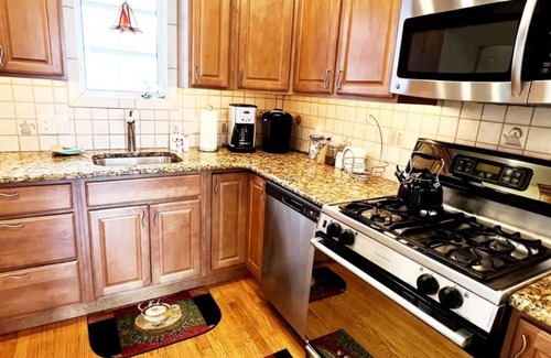 Ventnor City House | 3 Blocks to 🏖 King Bed, Private Patios, Parking