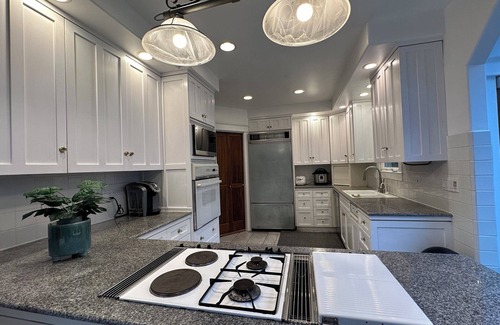 Lake Forest Park House | 3 BR Beautiful Lake View Home