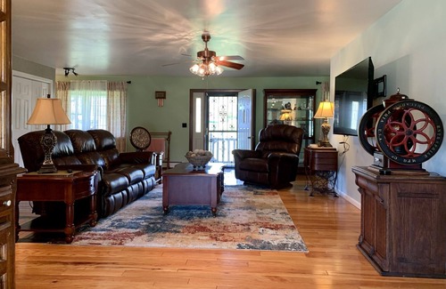 Summersville House | 3 BR Home close to everything Summersville!