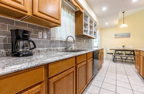 Holiday Beach House | 3+ BR Home in quiet area - short walk to beach!