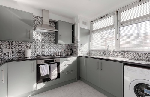 Lansbury House | 3 BR House Near DLR,Excel and O2 Arena