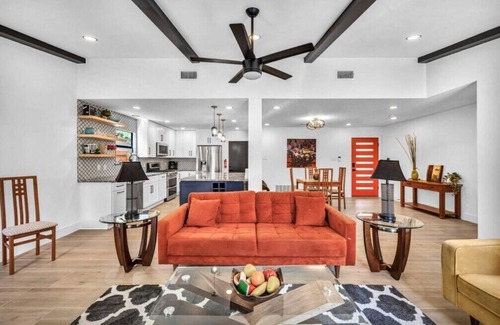 Southampton House | 3 BR, King Beds, Free Parking | Sunset Serenity