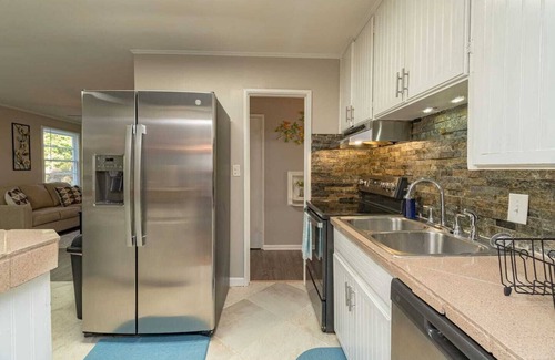 Gunter Afs House | 3 BR Nature Escape w/Large Yard + Home Office