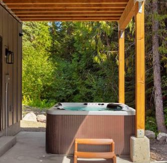 Government Camp House | 3 Br Sleep 8 Hot Tub Fire Pit Stunning Views