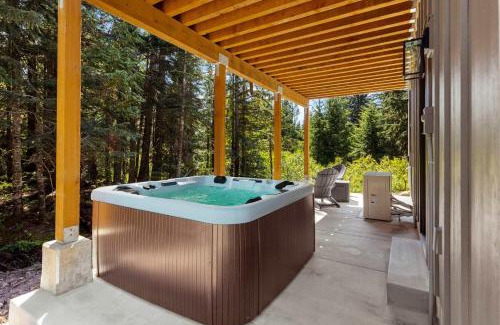 Government Camp House | 3 Br Sleep 8 Hot Tub Fire Pit Stunning Views