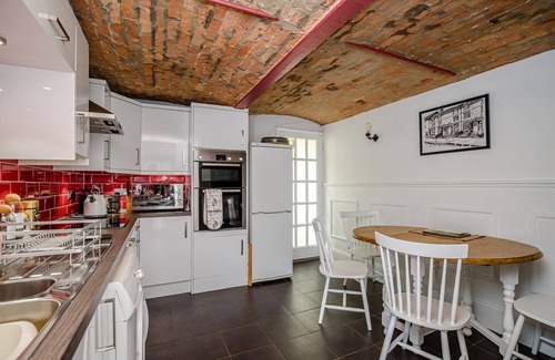 Stoke Bruerne Cottage | 3 CANALSIDE COTTAGES, pet friendly in Roade