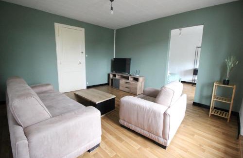 Thierville-sur-Meuse Apartment | 3 chambres - Très grand jardin privée - Terrasse Privée - Garage vélo et moto - Parking voiture privée dans la propriété - Géré par Presta-Zen'Services