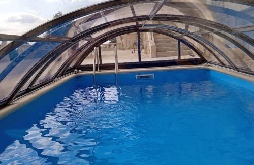 Charbogne House | 3 Gîtes avec piscine au Château de Charbogne