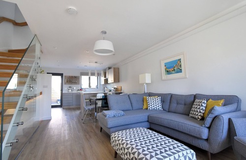 Seaton House | 3 GROVE MEWS, family friendly, with a garden in Seaton, Devon