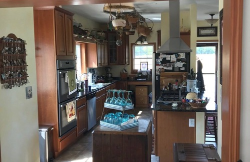 Milford Bed & Breakfast | 3 guestrooms with attached and shared bath