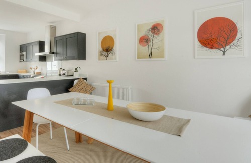 Seaton House | 3 MAJOR TERRACE, pet friendly, with a garden in Seaton, Devon