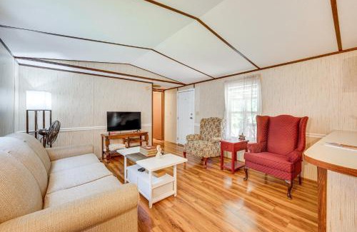 New London House | 3 Mi to Badin Lake Quiet New London Retreat