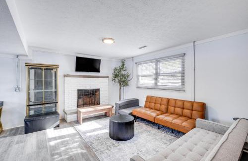 Bath House | 3 Mi to Cuyahoga Valley NP Fairlawn Family Home!