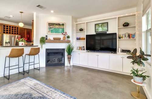 Galindo House | 3 Mi to Dtwn: Centrally Located Austin Townhome