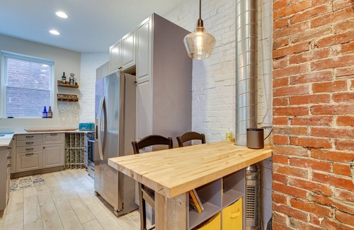 Lawrenceville House | 3 Mi to Dtwn: Charming Row House in Pittsburgh