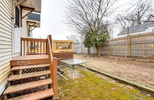 East Haven Apartment | 3 Mi to Dtwn New Haven Colorful Condo with Yard!