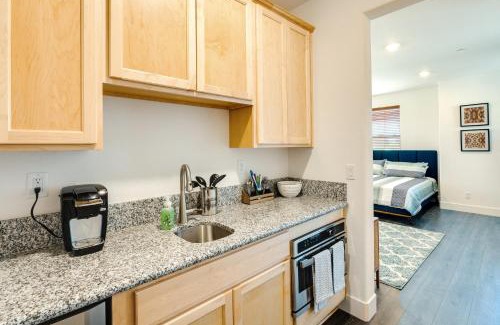 Roseville Apartment | 3 Mi to Golf and Shopping Cozy Roseville Studio