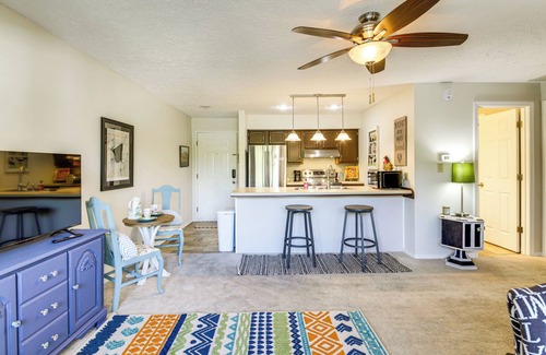 Bloomington Condo | 3 Mi to IU: Dog-Friendly Condo w/Pool Access!