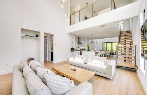 East Naples House | 3 Mi to Naples Beach: Luxurious Home w/ Pool!