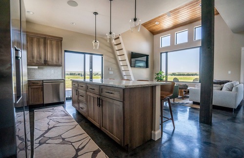 Big Horn County Cabin | 3 Mile Cabin Private Boat Ramp and River Access