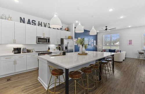 Cleveland Park House | 3 Miles to Broadway with Garage, Patio & Walk to Shops