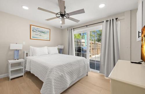 Ozona House | 3 miles to Honeymoon Island Firepit & Pool