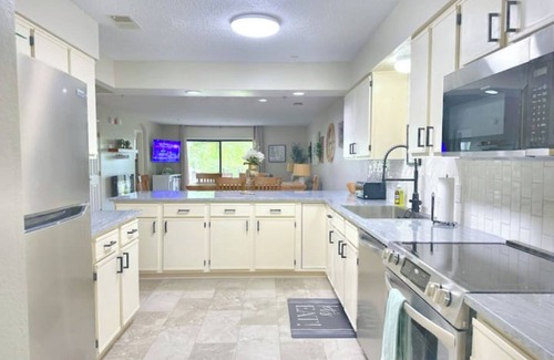 Branson Apartment | 3 Min to Strip! Indoor Pool, Hot tub, Sauna, new!