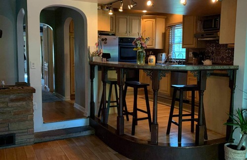 Cleveland Apartment | 3 mins from Ryder