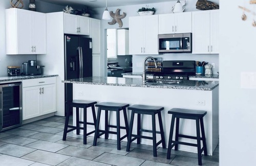 Ventnor City House | 3 Nights for the Price of 2! 4BR/3.5BA Walk to Dining Quick Uber to Casinos