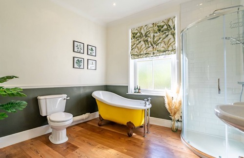 Fylingthorpe House | 3 North Terrace - sleeps 6 guests in 3 bedrooms