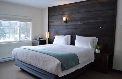 Port Sydney Cabin | 3 Pines Lodge Muskoka