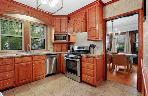 Appleton House | 3 Queens, Walk to Eat, Tons of Character, Spacious