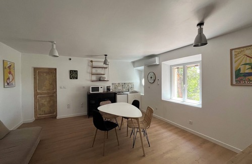 Le Plan-de-Grasse Apartment | 3-room apartment on top floor of 1 "bastide grassoise" in private estate with swimming pool