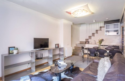el Fort Pienc Apartment | 3 rooms Barrio Gotico Duplex, Terrace and Pool - 8 pax - Free WiFi