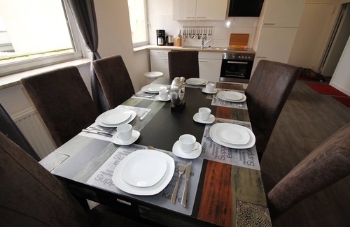 Tempelhof Apartment | 3 rooms, up to 8 persons, luxuriously furnished, "Iris3"