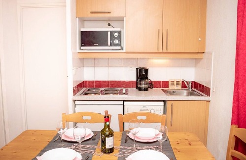 Puy-Saint-Vincent Apartment | 3 rooms with balcony, TV, and parking included in Puy-Saint-Vincent